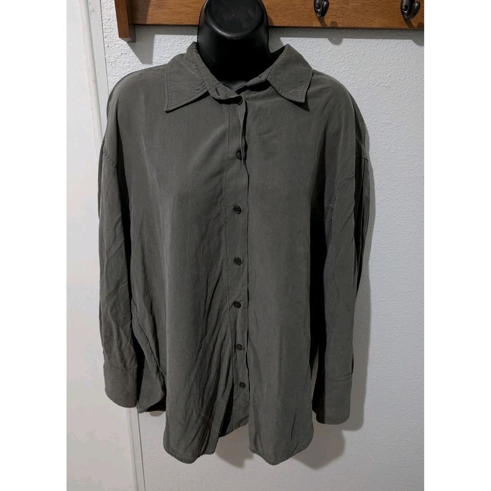 ZARA Women's Gray Button Front‎ Blouse Size S Silky Rayon Feel Curved Hem